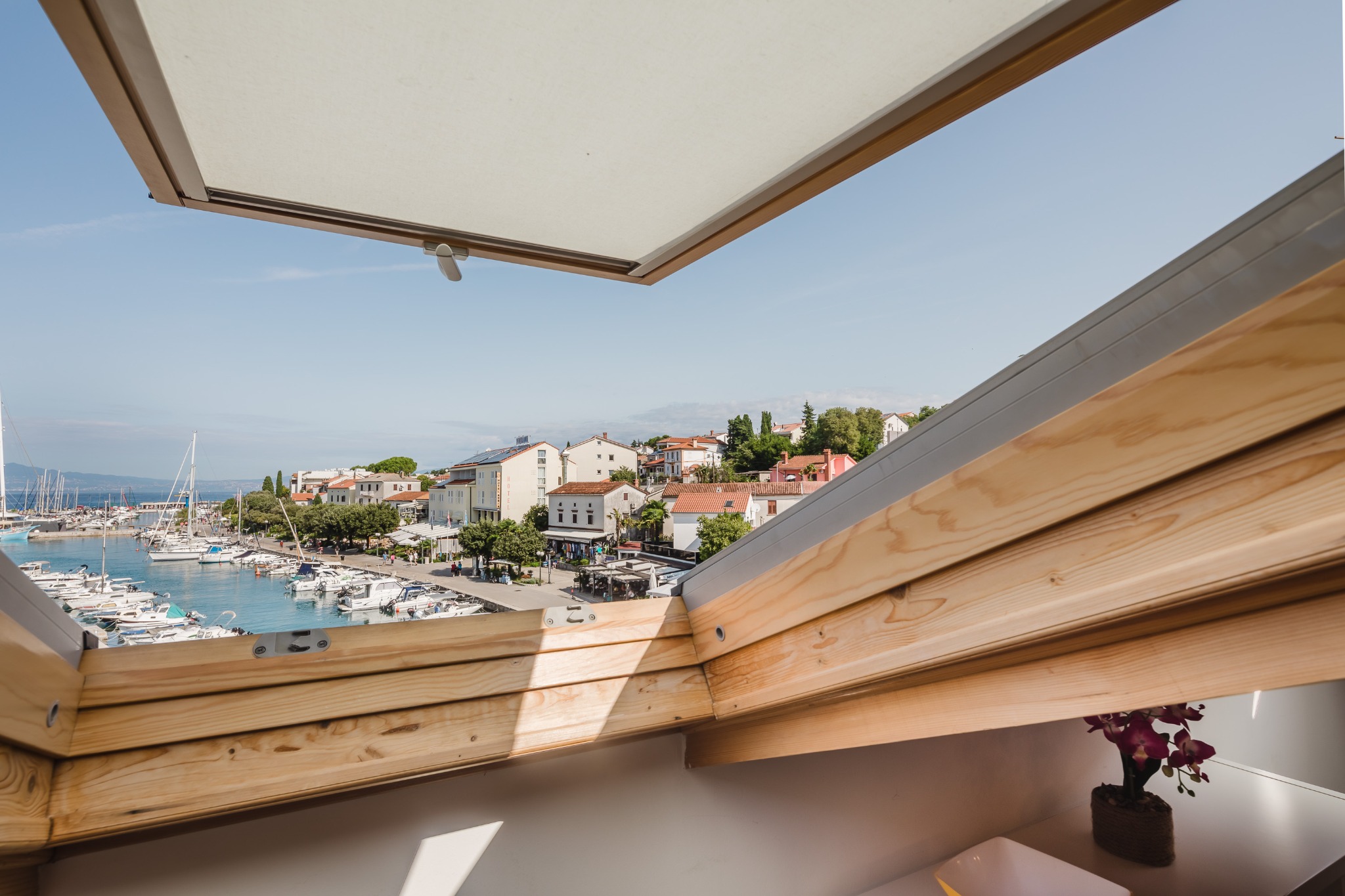 Apartment 3 — Skylights cover